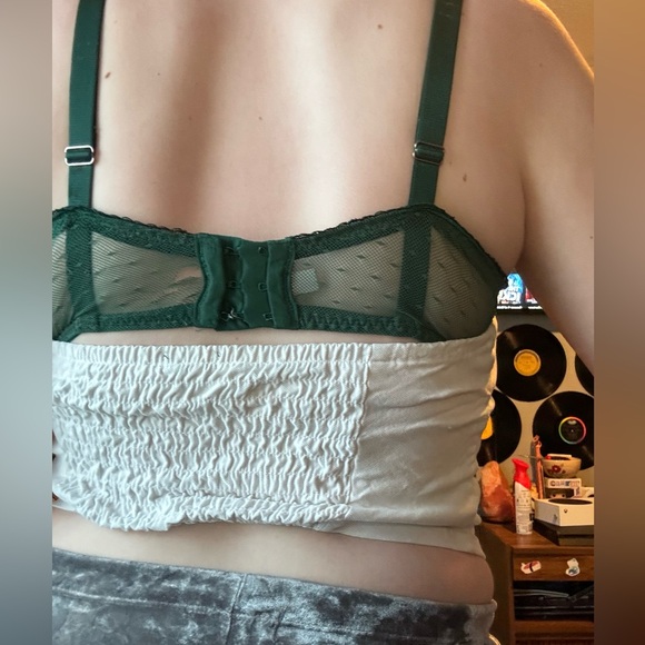 White corset like sleeveless top - Picture 2 of 5